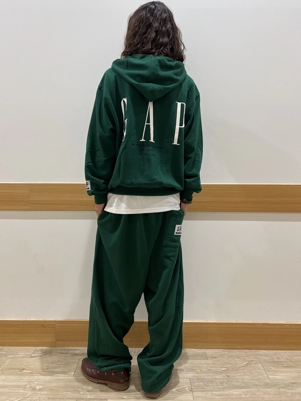 GAP オリーブ ストライプ セットアップ 新作！GAP30周年限定セットアップが可愛い！】のスタイリング | Gap