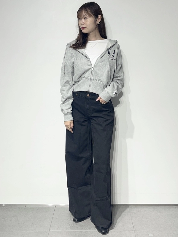 【GAP30thパーカー】ブラックバギーデニムコーデ