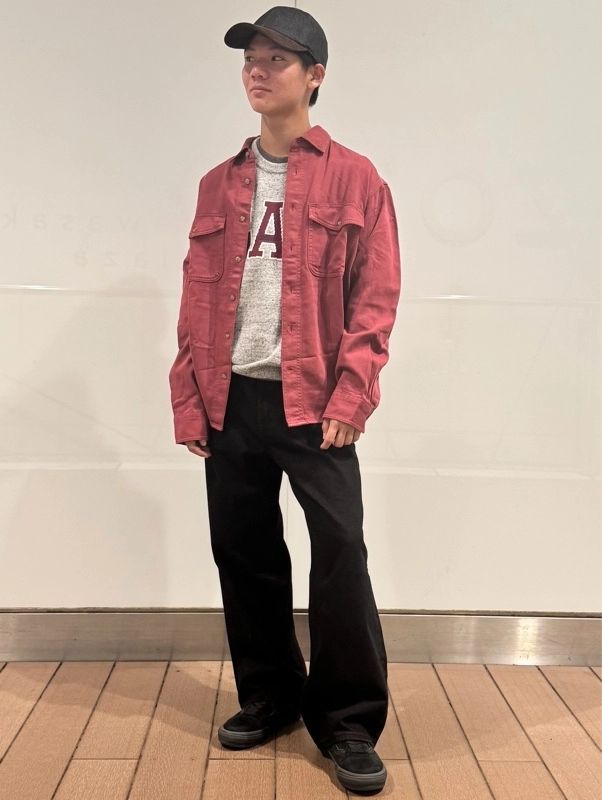 ロゴセーター秋コーデ