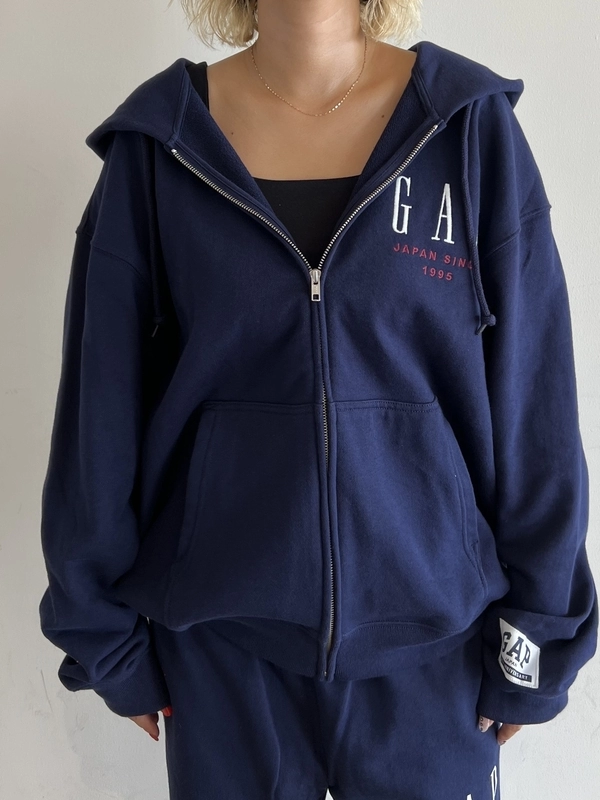 ⭐︎30周年スウェット⭐︎のスタイリング | Gap公式オンラインストア