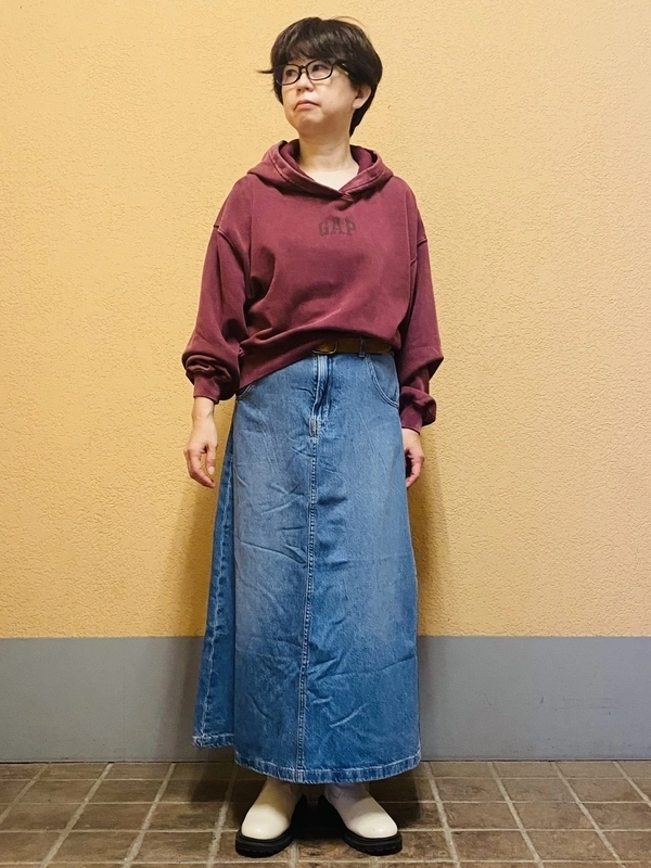 「秋色スウェットコーデ」