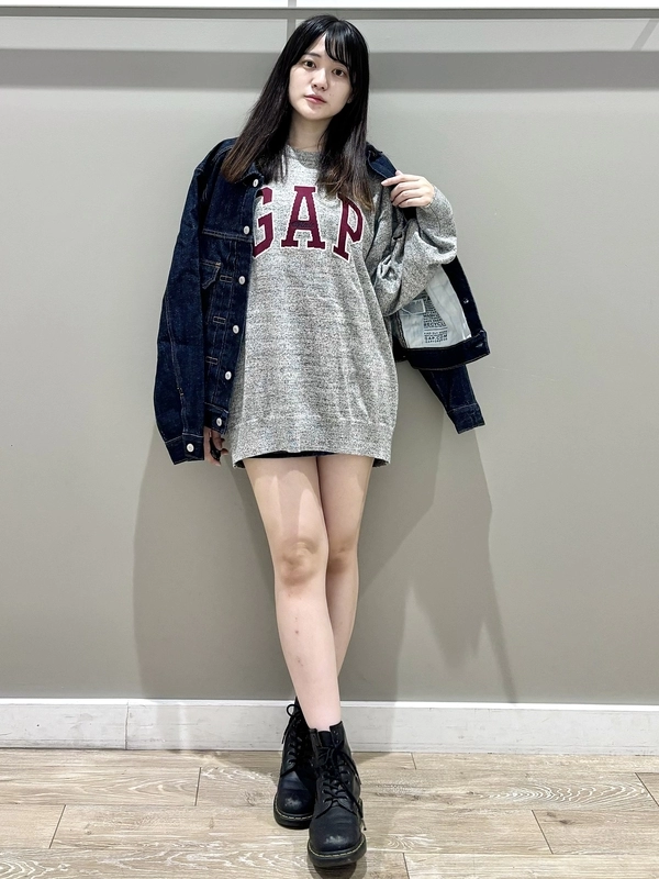 《大人気ロゴセーター》 