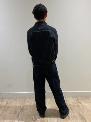 秋のデニムセットアップのスタイリング | Gap公式オンラインストア