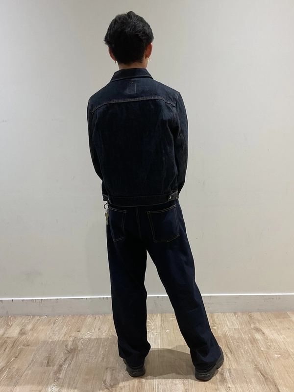 秋のデニムセットアップのスタイリング | Gap公式オンラインストア