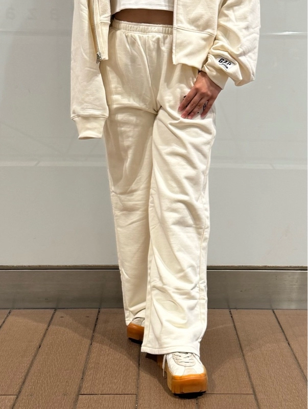 30th アニバーサリーヘビーウェイト セットアップ　ホワイト 白 30周年記念パーカーセットアップのスタイリング | Gap公式オンラインストア