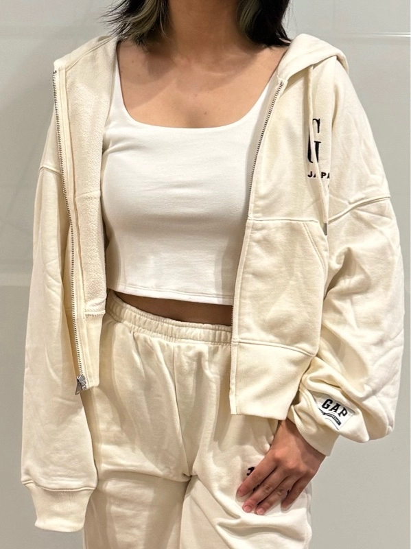 30周年記念パーカーセットアップのスタイリング | Gap公式オンラインストア