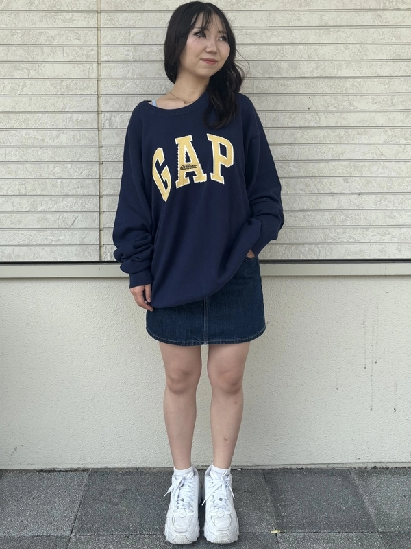 大人気ロゴセーター