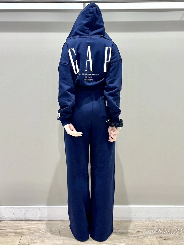 30th 記念セットアップ》のスタイリング | Gap公式オンラインストア