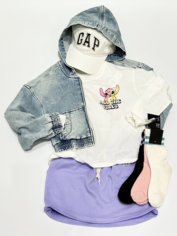 ニットデニムパーカー×スティッチTシャツ