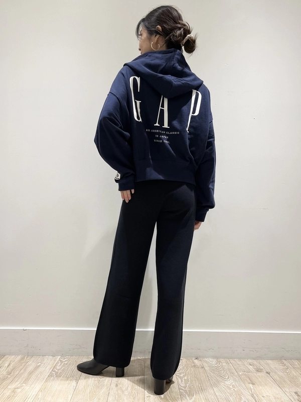 30周年記念スウェットのスタイリング | Gap公式オンラインストア