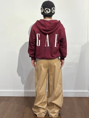 NEW30周年 ジップパーカーのスタイリング | Gap公式オンラインストア