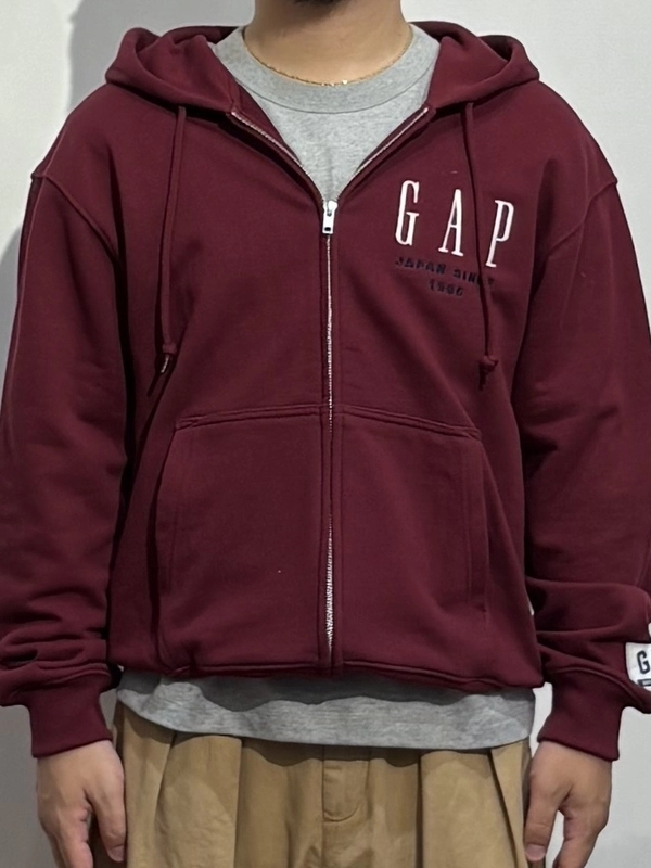 NEW30周年 ジップパーカーのスタイリング | Gap公式オンラインストア