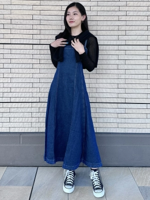 新作】デニムミディワンピース×シアートップスのスタイリング 新作】デニムミディワンピース×シアートップスのスタイリング