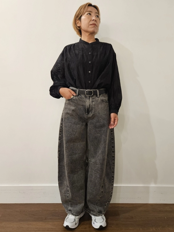 花柄刺繍シャツ×デニム