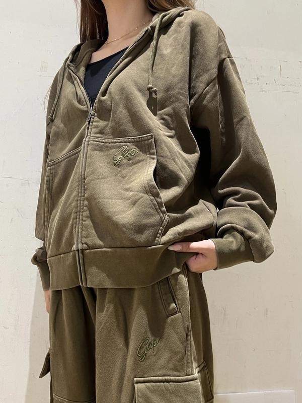 カーゴパンツセットアップのスタイリング | Gap公式オンラインストア