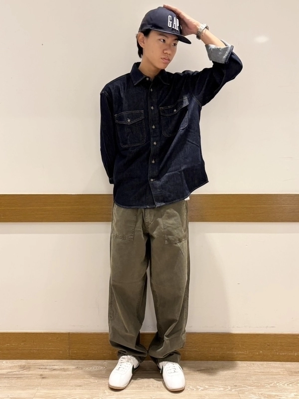 【デニムシャツ】を羽織って！