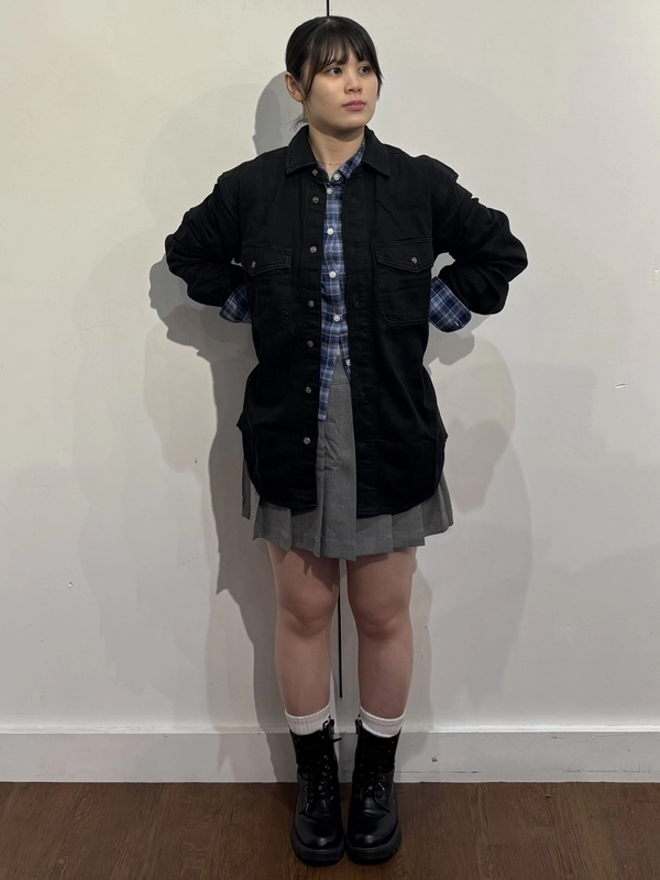 チェックシャツ×ミニスカ