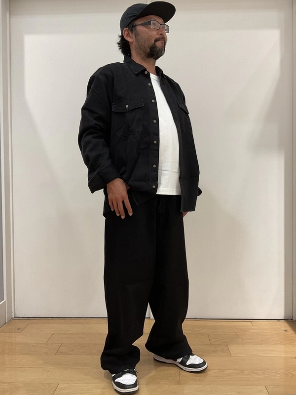 秋のブラックデニムコーデ