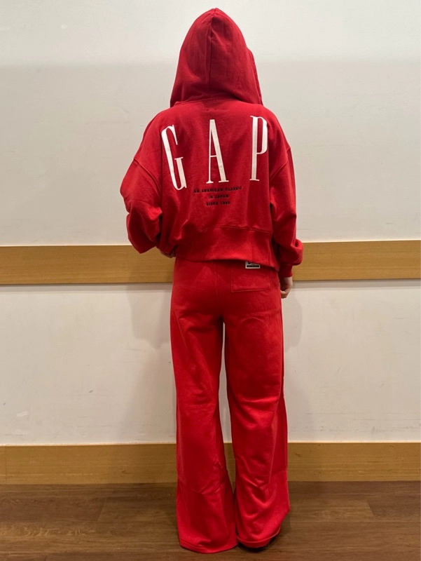 GAP トラックジャケット セットアップ 赤 大人気30thセットアップ】のスタイリング | Gap公式オンラインストア