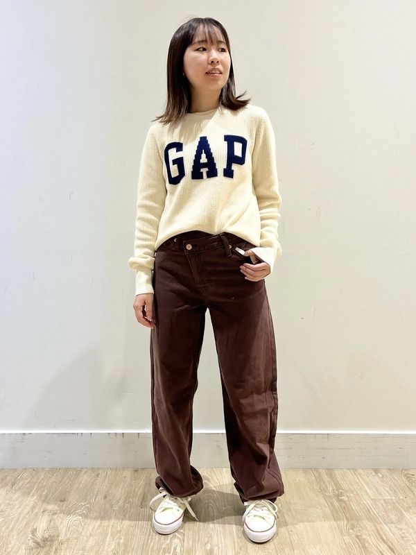 Gapロゴセーターで秋コーデ♡