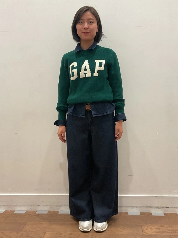 ロゴセーター×デニムコーデ
