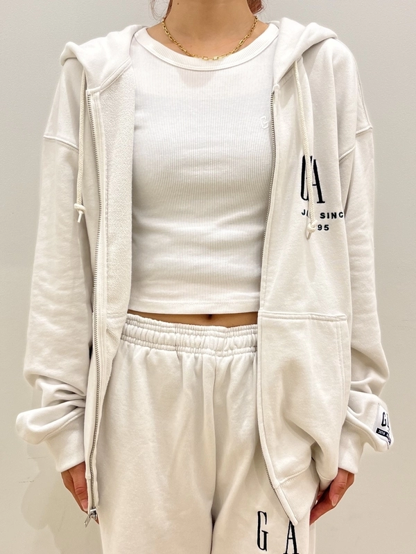 迷ったらホワイト！セットアップのスタイリング | Gap公式オンラインストア