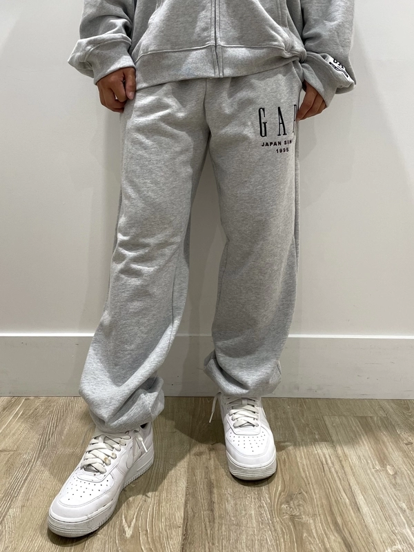 30周年アニバーサリースウェット◎セットアップのスタイリング 30周年アニバーサリースウェット◎セットアップのスタイリング