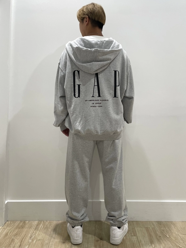 30周年アニバーサリースウェット◎セットアップのスタイリング | Gap