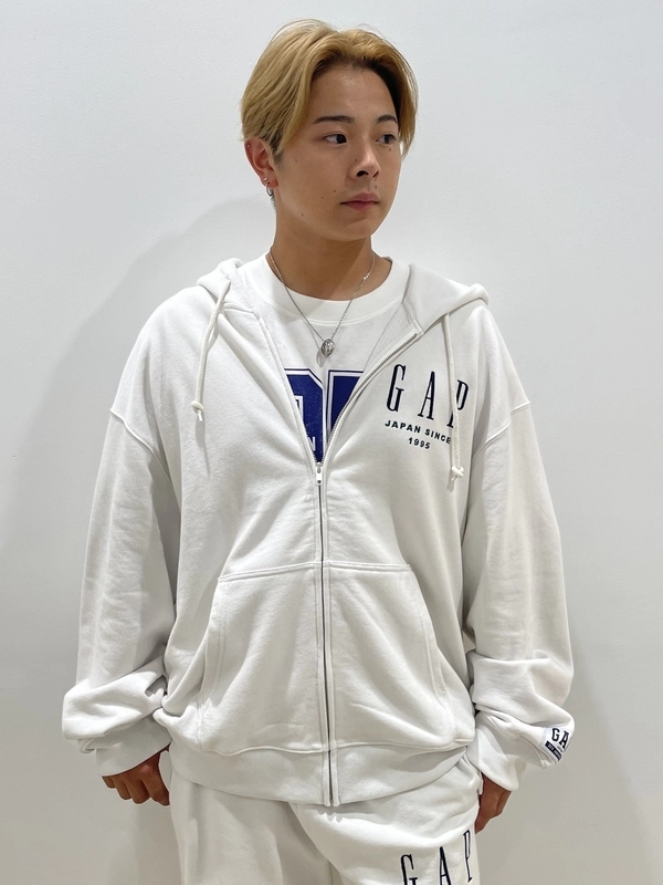 30th アニバーサリーヘビーウェイト セットアップ　グレー NEW】30Th アニバーサリーセットアップのスタイリング | Gap公式