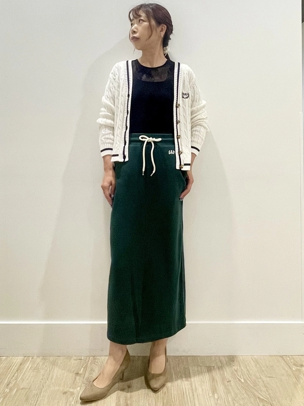 GAPロゴ大人カジュアルコーデ