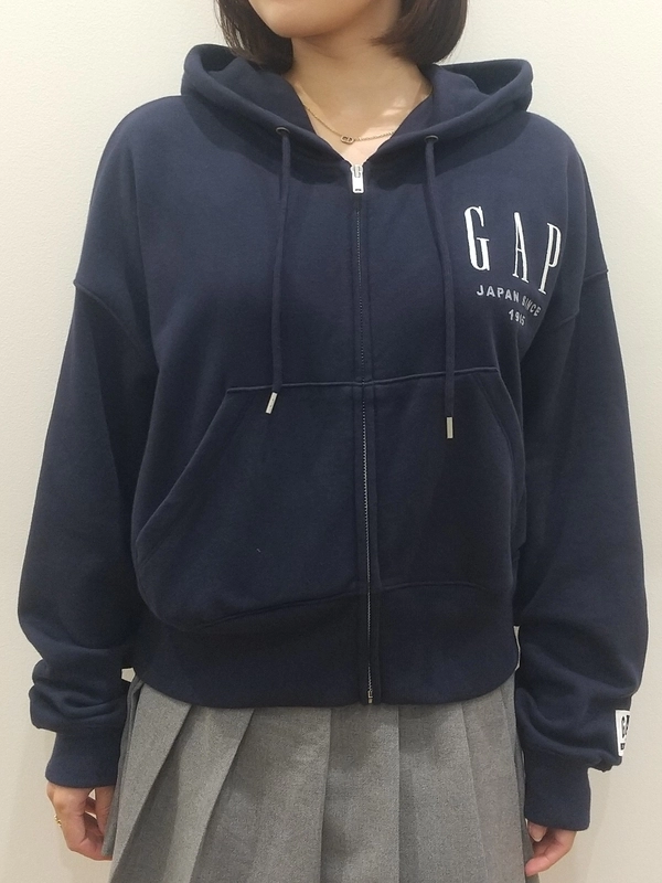 GAP ネイビー 30周年記念パーカー GAP日本上陸30周年パーカー！ダークカラーコーデ♡ | Gap公式