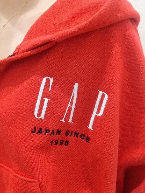 元気にレッドコーデ！！のスタイリング | Gap公式オンラインストア