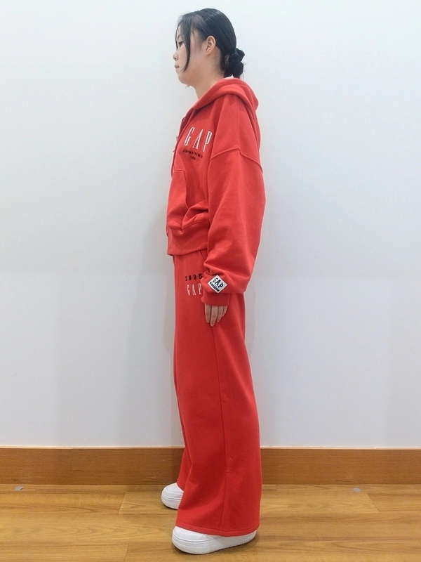 元気にレッドコーデ！！のスタイリング | Gap公式オンラインストア