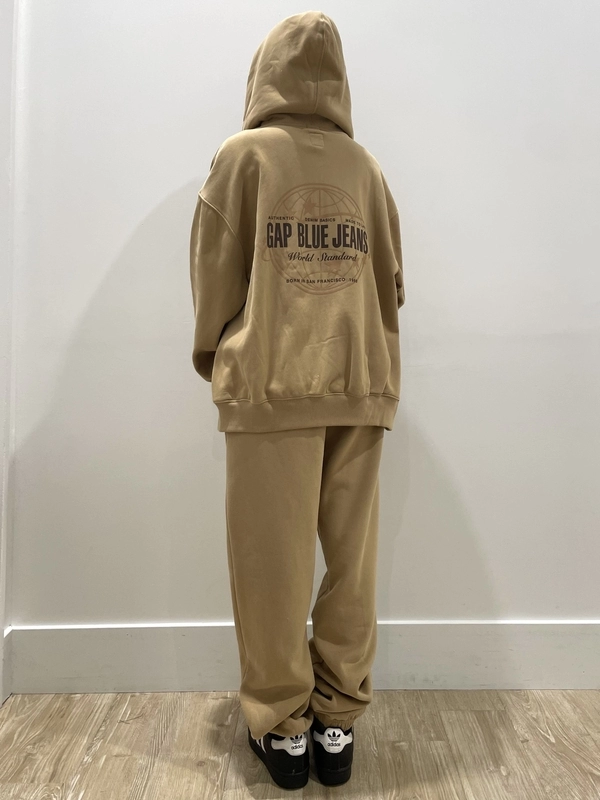 スウェットセットアップアイテム◎のスタイリング | Gap公式オンライン