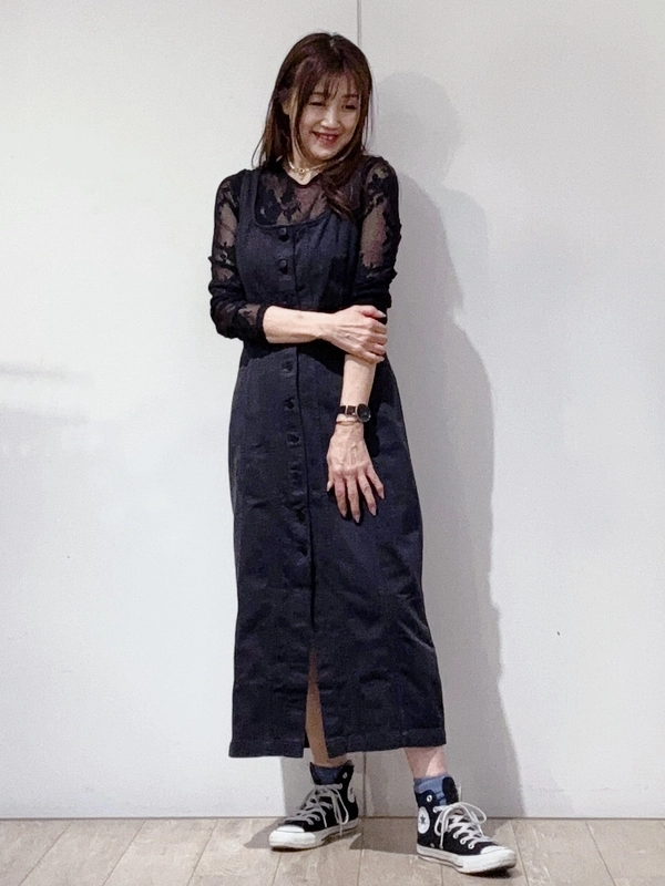 デニムワンピで大人カジュアル