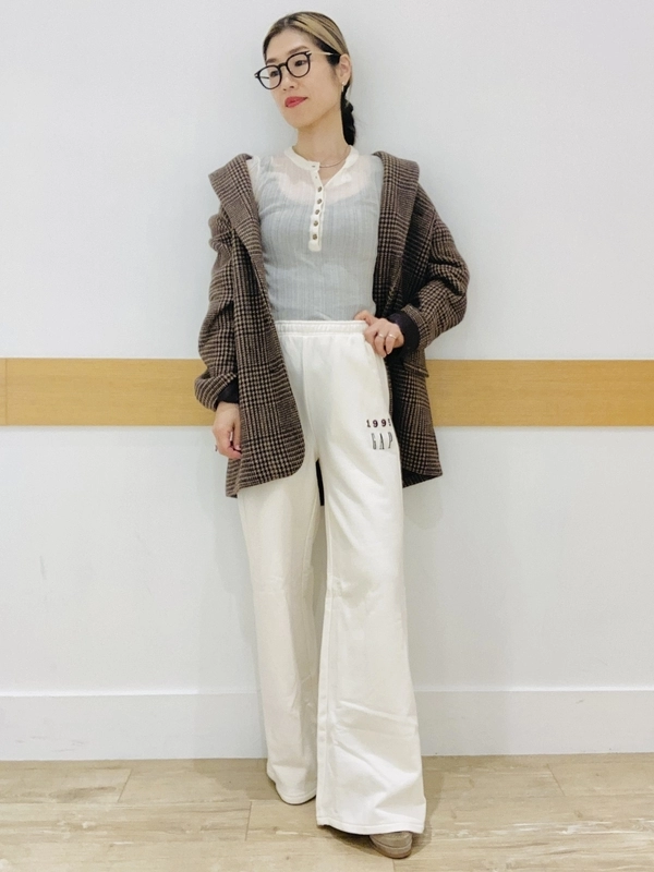 存在感のある30thスウェットパンツ×ジャケット