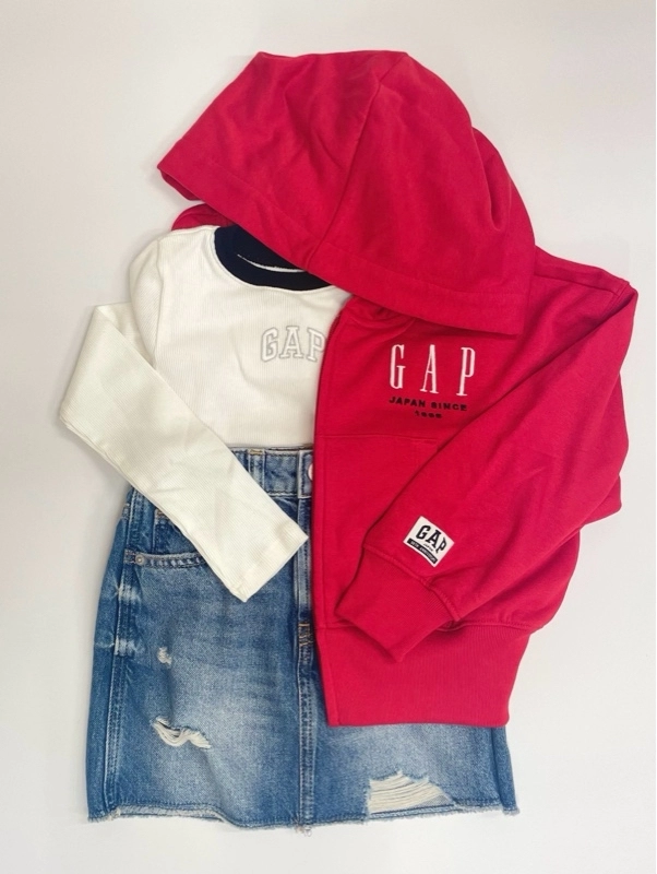 【KIDS】赤×デニムがかわいい♡30thパーカーコーデ