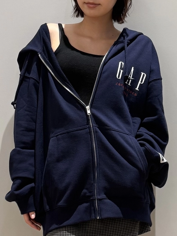 GAP ネイビー 30周年記念パーカー し*う様 最終値下げ GAP 30周年記念 フード付きパーカー ネイビー