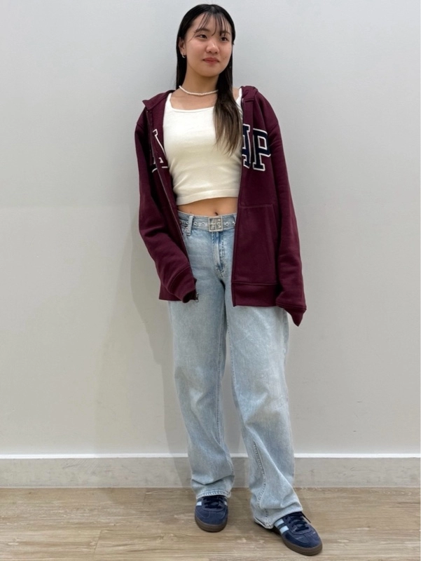 【ロゴパーカーコーデ】