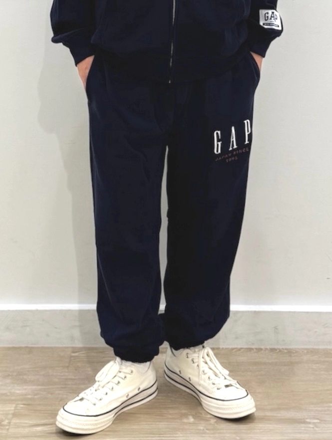 GAP30周年】ロゴスウェットセットアップのスタイリング | Gap公式