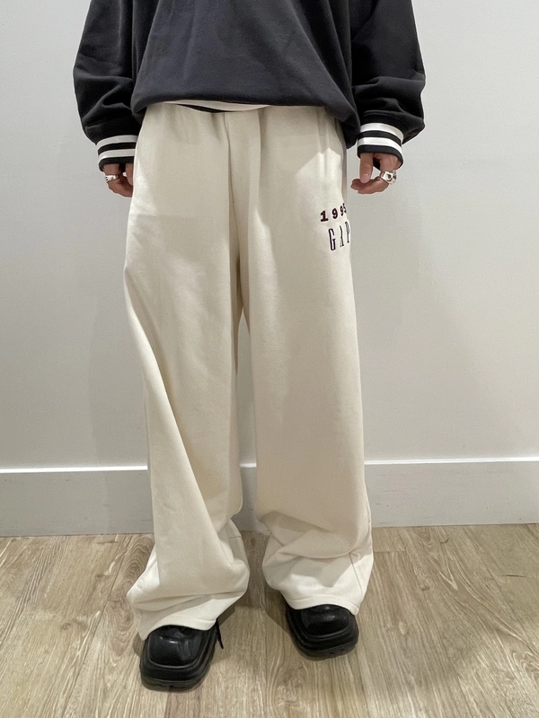30周年限定！バギースウェットパンツ☆】のスタイリング | Gap
