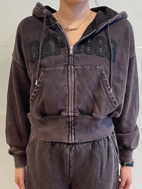 待望の再入荷！】GAPロゴセットアップ！のスタイリング | Gap公式