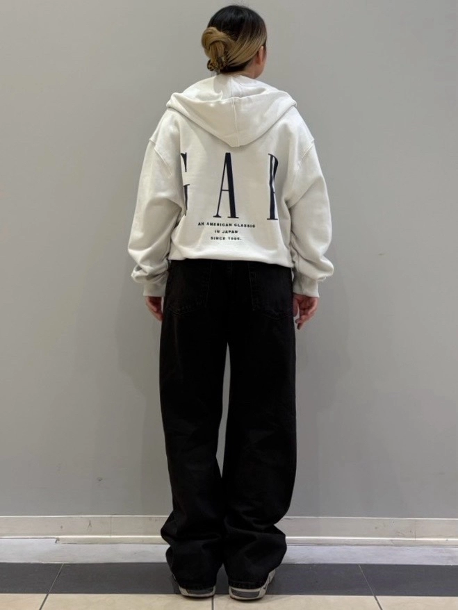 30周年ジップパーカーのスタイリング | Gap公式オンラインストア