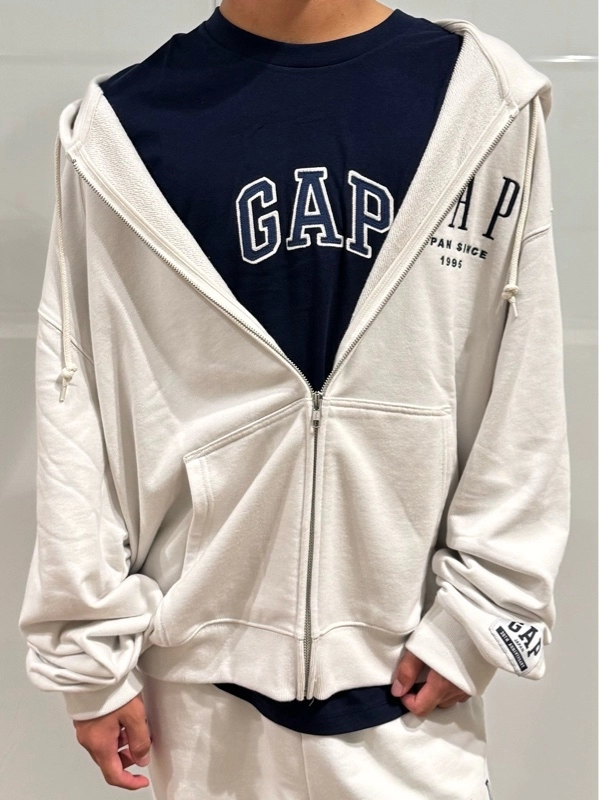 30周年パーカーセットアップのスタイリング | Gap公式オンラインストア
