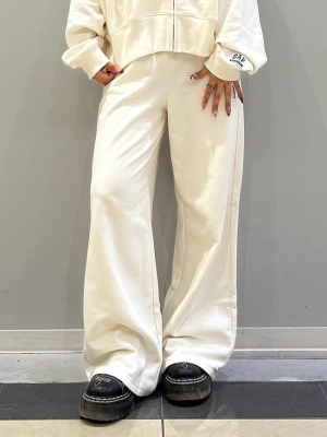 30周年スウェットセットアップ】のスタイリング | Gap公式オンラインストア