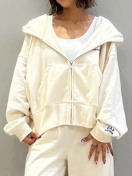 30周年スウェットセットアップ】のスタイリング | Gap公式オンラインストア