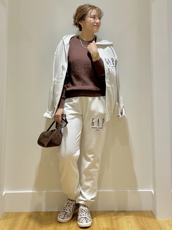 gap 白パンツ レディース 大人の白スウェットスタイル Gap公式 