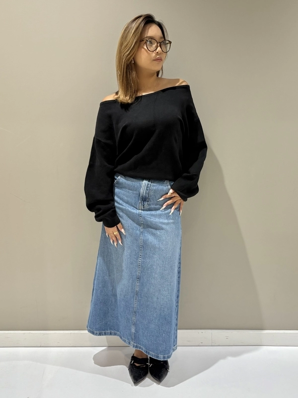 オフショルで綺麗めスタイル