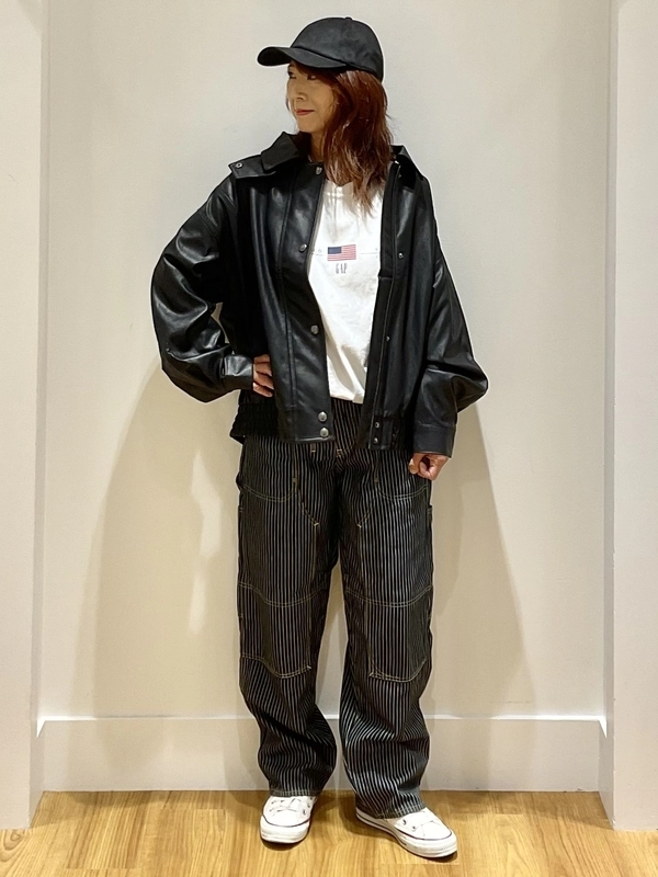 緩めシルエットが◎ヴィーガンレザージャケット
