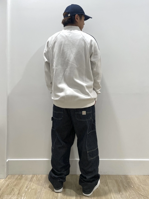 GAP ストライプ バギーカーペンターパンツ バギーカーペンター】のスタイリング | Gap公式オンラインストア